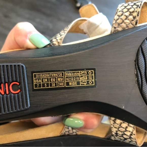 Vionic Snakeskin Pattern Sandals - Picture 5 of 9